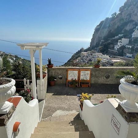 La Villa Di Enzo Casa Vacanze Con Vista Mare Amalfi Bagian luar foto