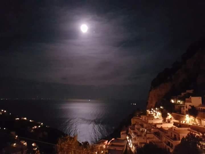 La Villa Di Enzo Casa Vacanze Con Vista Mare Amalfi Bagian luar foto