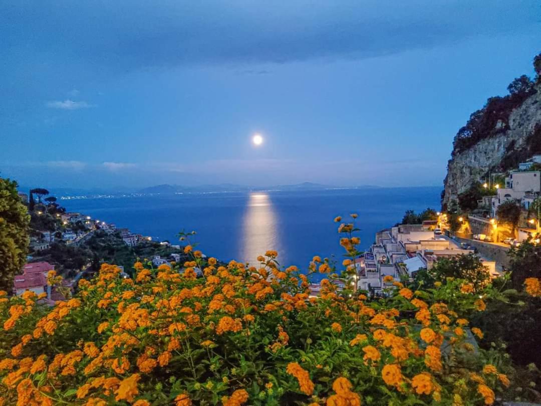 La Villa Di Enzo Casa Vacanze Con Vista Mare Amalfi Bagian luar foto